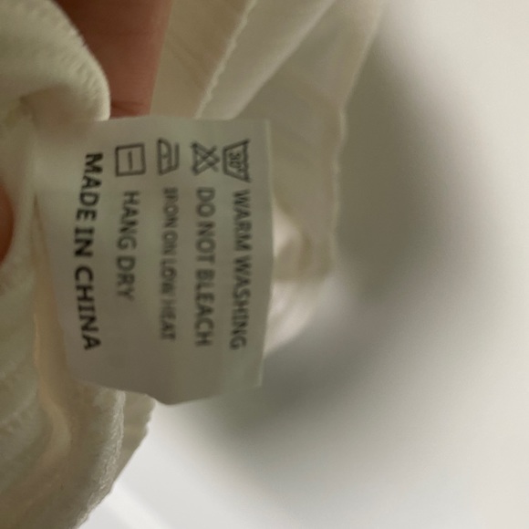 textured white fitted brandless layering too - Picture 4 of 4